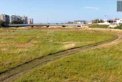 Bunker, balene preistoriche, partite di pallone e mare: le mille storie del Canalone